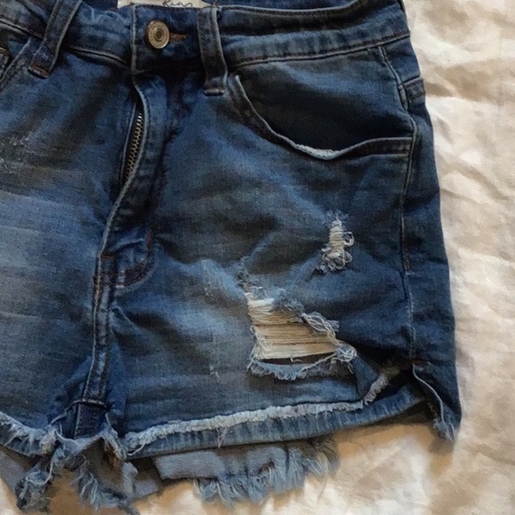 KanCan Frayed Hem Jean Shorts Size W5 26 - Picture 2 of 6